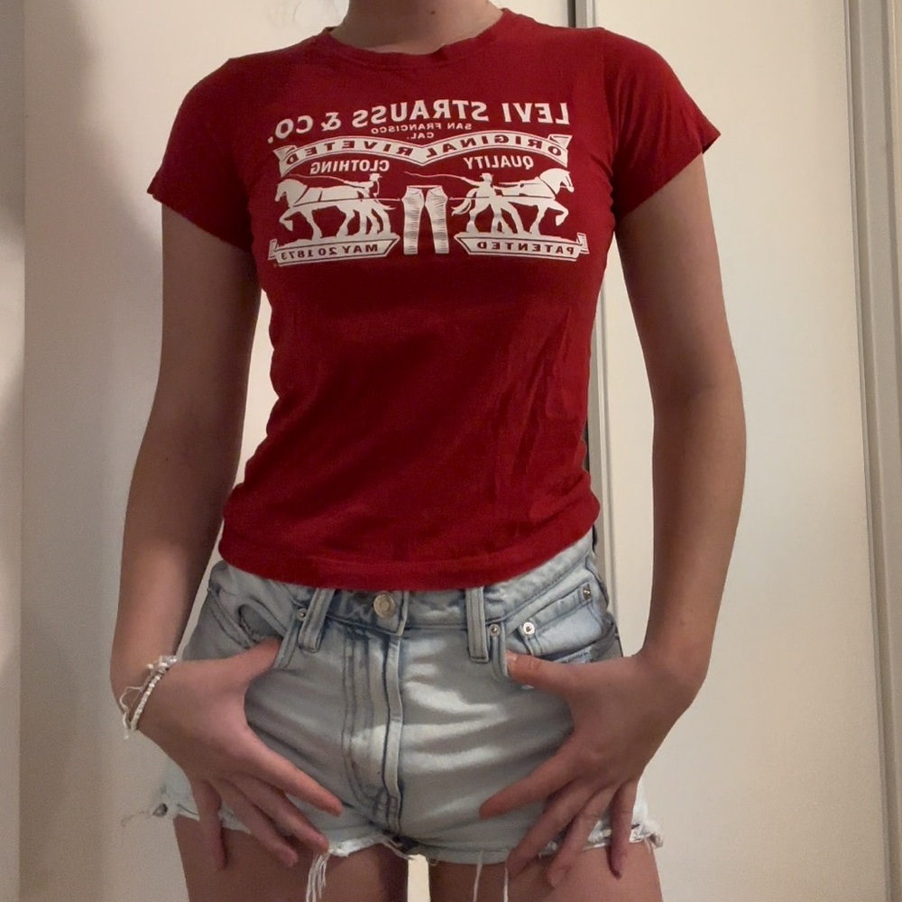 levi jeans baby tee